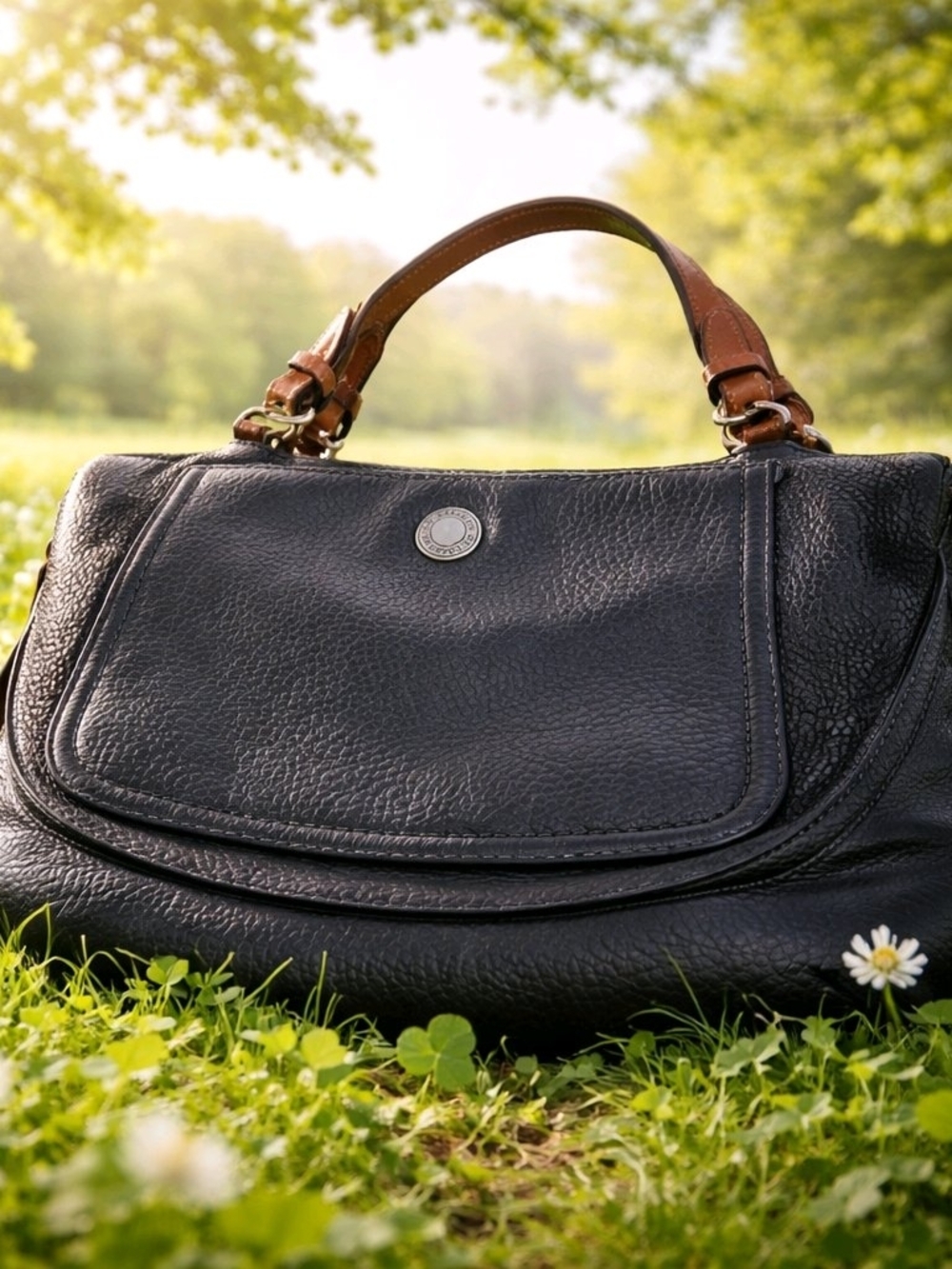 Coach Chelsea East West Black Pebbled Leather Tote Magnetic Inside Pockets Zip